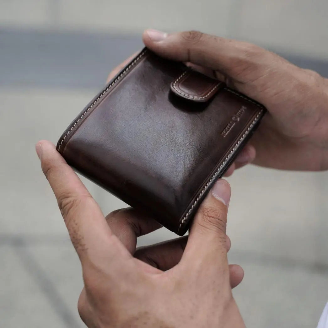 Jekyll & Hide Oxford Billfold Wallet With Coin And Tab Closure, Coffee - Love Luggage