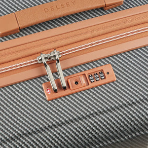 Delsey Helium Ultimate 70cm Medium 3.7Kg Exp Luggage - Silver