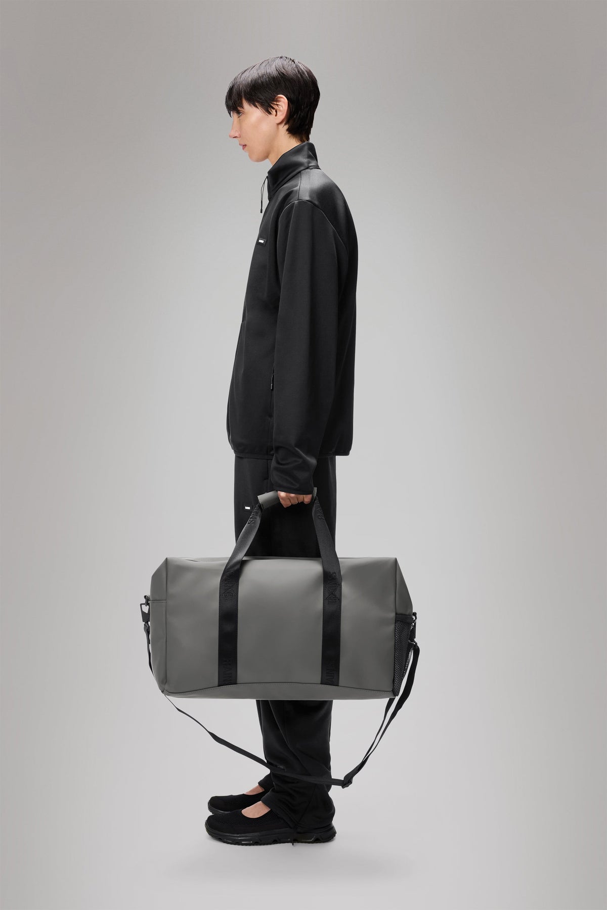 RAINS Trail Gym Bag Grey 26L H25 x D22 x W48.50 cm Weekender