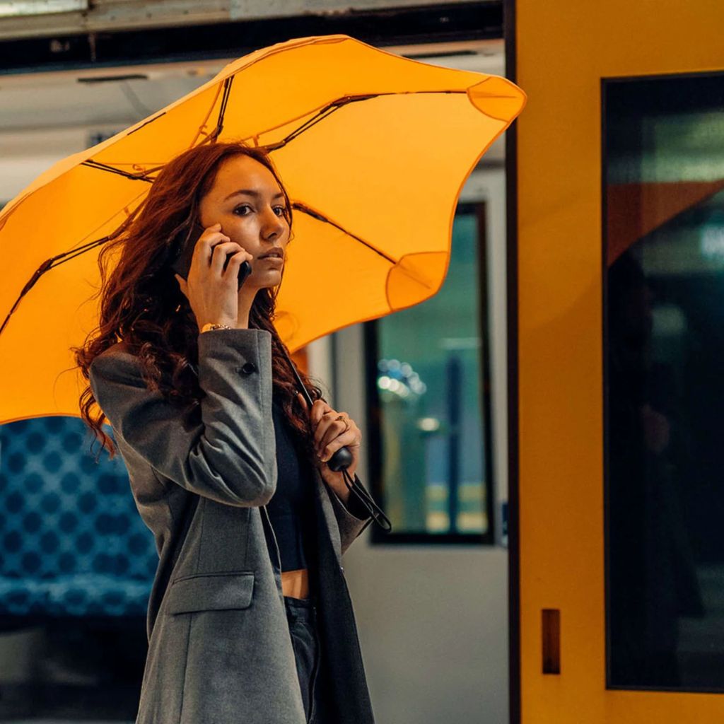Blunt Metro Compact Umbrella - Mango Orange - Love Luggage