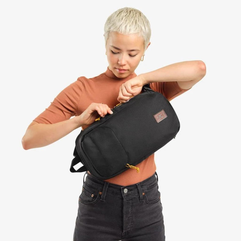 Chrome Ruckas 8L Sling Black - Love Luggage