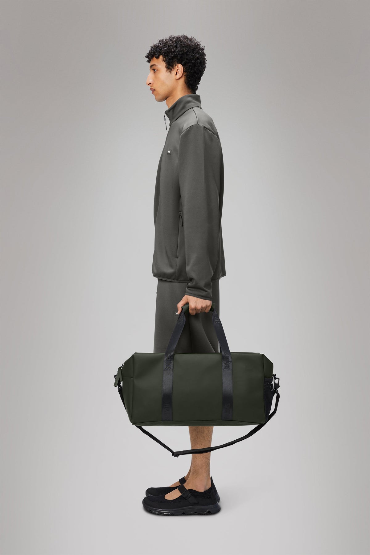 RAINS Trail Gym Bag Green 26L H25 x D22 x W48.50 cm Weekender