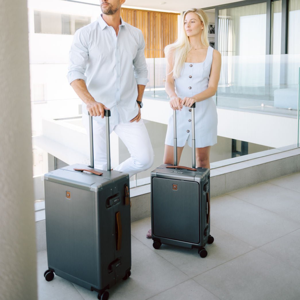 Jekyll & Hide Medium Check - In 67cm (70 L), Silver - Love Luggage