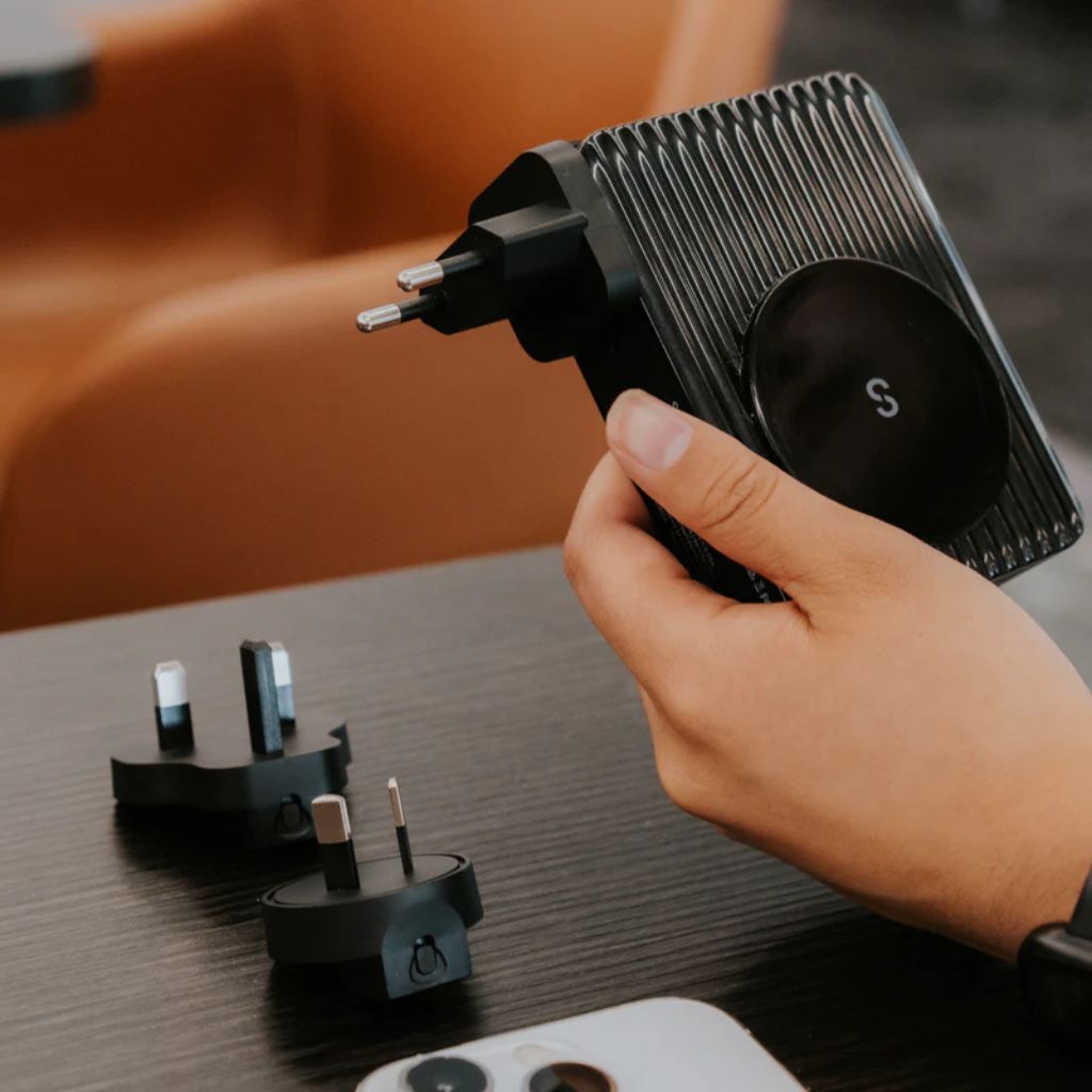 PowerPack Universal Pro - 65W Laptop Power Bank - Black - Love Luggage