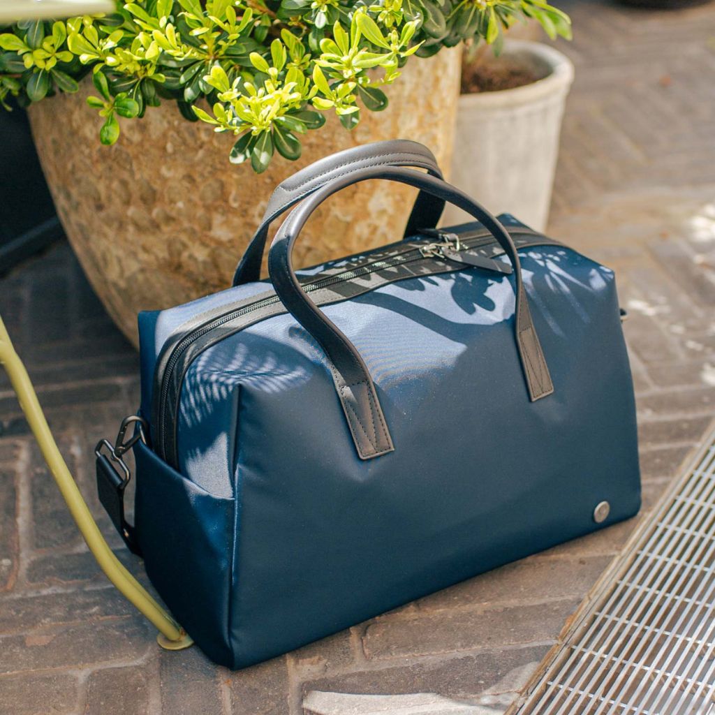 Antler Chelsea Overnight/Gym Bag Navy - Love Luggage