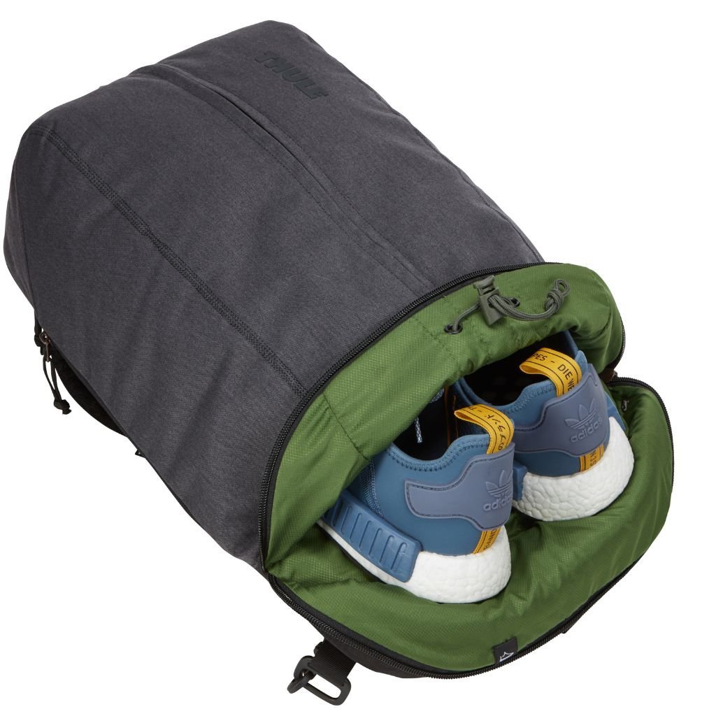 Thule Vea 21L Laptop Backpack - Black - Love Luggage